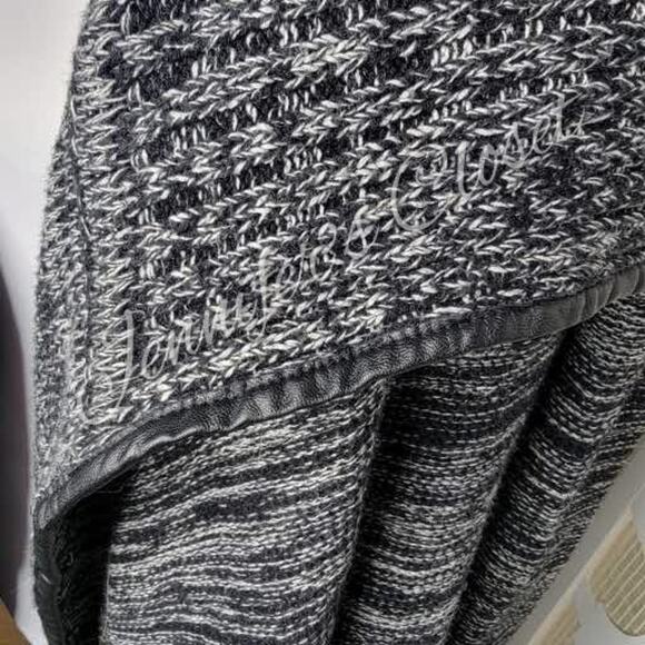 Firth Women's Black and White Faux Leather Trim Sweater Dust Coat Size Small - Picture 4 of 12